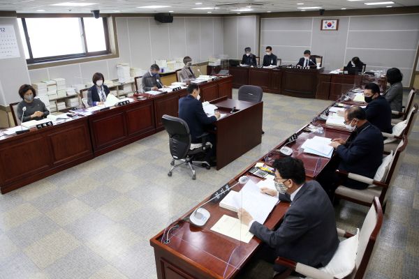 수원시의회 문화체육교육위원회, 조례안 등 안건심사 의결