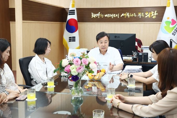 김성제 의왕시장, 내손중․고등학교 설립 관련 학부모 간담회 모습. 가운데 김성제의왕시장