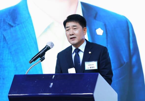 배정수 화성특례시 의장 . 경제인 포럼 축사. 모습