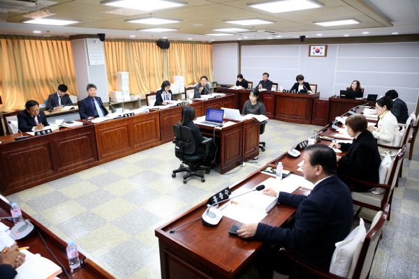 수원시의회 교통건설체육위, 상수도사업소 행정사무감사 실시