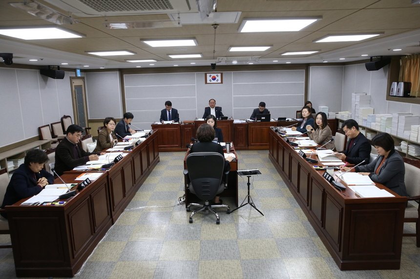수원시의회'기획경제위원회 기획조정실 소관업무 행정사무감사 실시