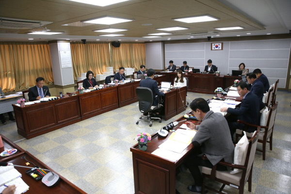 수원시의회 도시환경교육위원회, 조례안 및 예산안 예비심사 의결