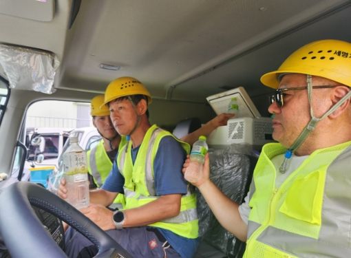 안양시, 폭염 속 근로자 안전 지킨다…폐기물 차량 내 냉장고 설치