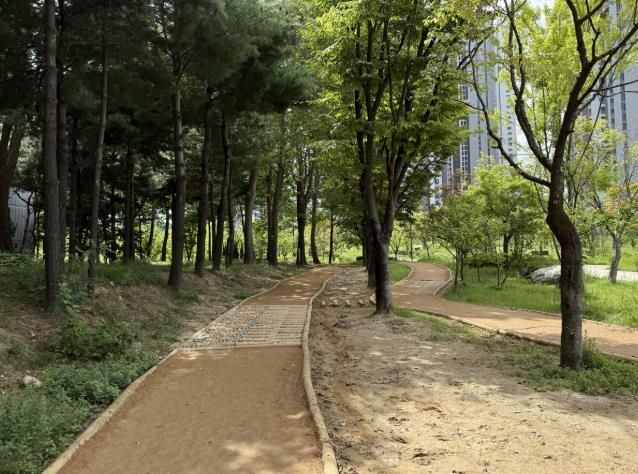 수원시 장안구, 도심 속 맨발 힐링 공간 마련