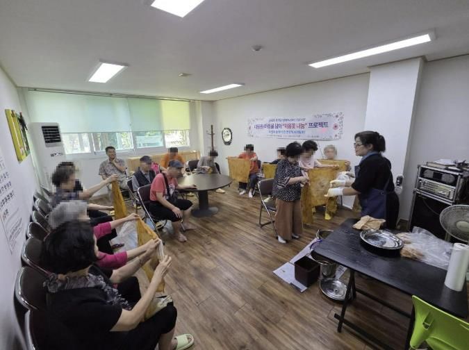 수원시 장안구 조원1동 소리샘봉사단, 경로당 염색체험 교실 진행