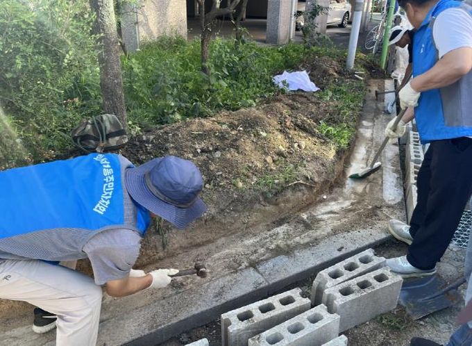 수원시 팔달구 화서1동 주민자치회, 화단 새단장으로 깨끗한 마을 만들기 실천