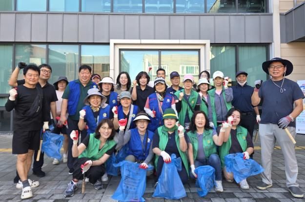 수원시 팔달구 우만1동, 대로변 제초작업 추진