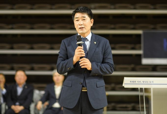 제12회 화성특례시협회장배 탁구대회에서 축사 모습 , 배정수화성특례시의장