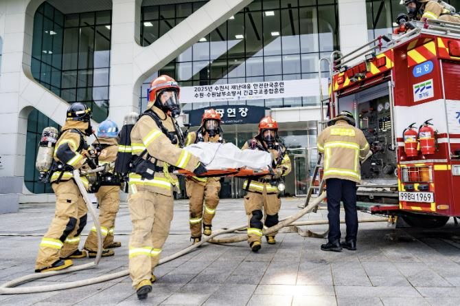 수원시가 지난 5월 재난대응 안전한국훈련을 하고 있다