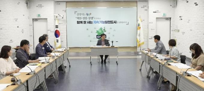 박승원 광명시장이 지난 2024년 8월 2025년도 주요업무계획 보고회를 주재하고 있다.