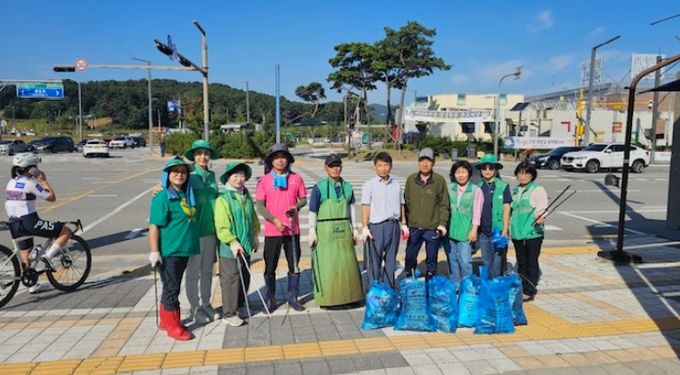 여주시 중앙동 남·여 새마을지도자협의회,가을맞이 환경정화활동 실시