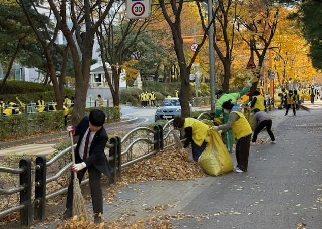 수원시 장안구 정자2동 가을맞이 낙엽 대청소 실시