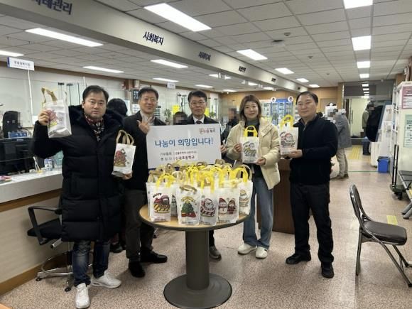 수원시 권선구 세류3동 신곡초등학교, 성탄절 맞이 선물꾸러미 전달
