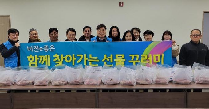 평택시 비전2동 지역사회보장협의체, 연말 맞이 취약계층에 ‘선물꾸러미’ 전달