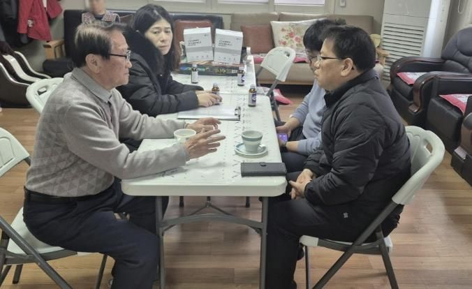 수원시 영통구 영통1동 경로당 방문, 겨울철 난방용품 및 백미 전달