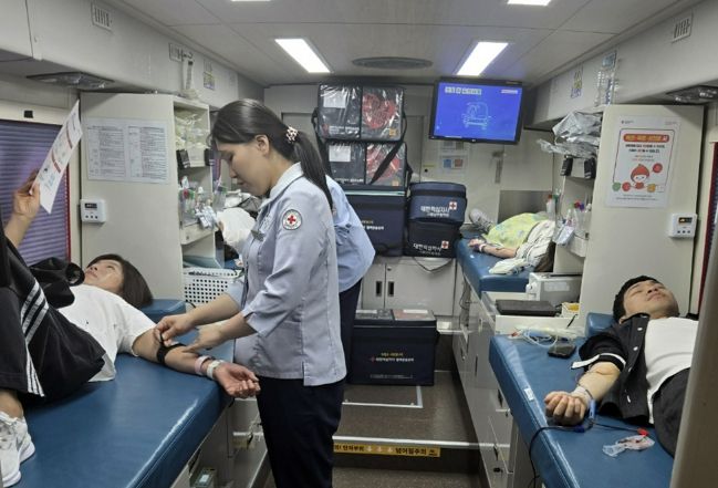 과천시, 시청에서 직원 참여 헌혈 행사 가져